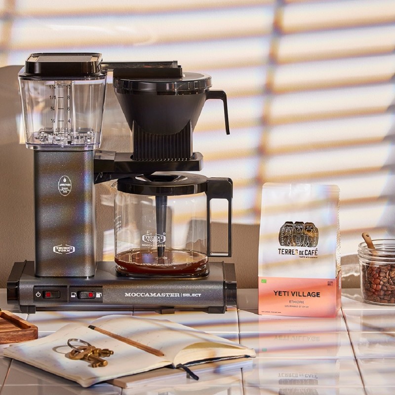 Cadeau: moulin, cafetière et french press, et trois sortes de café en grain  mieux que bio et plus que fair