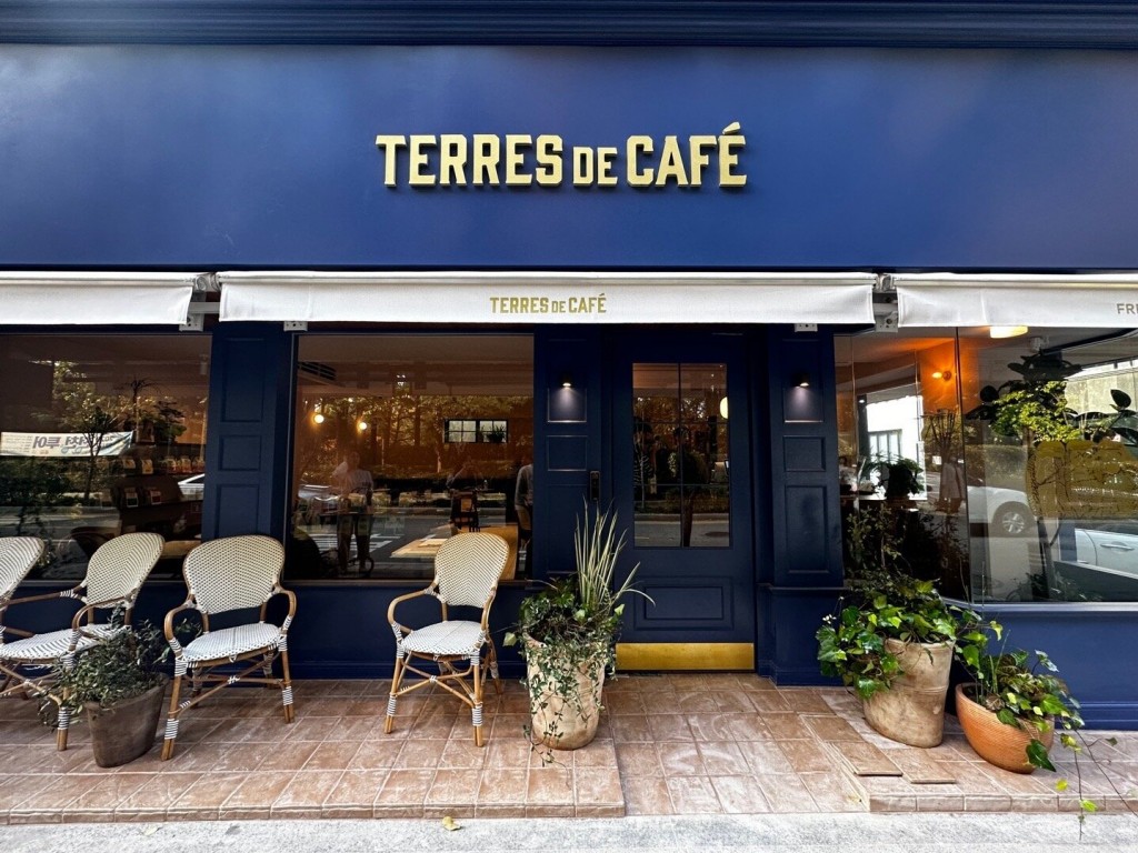 TERRES DE CAFE LOVES SEOUL, ET RECIPROQUEMENT